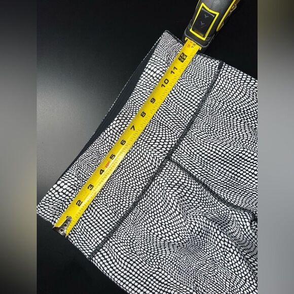 Sweaty Betty Flatter Me Full Length Croc Print Jacquard Size Small NWOT - Picture 9 of 12